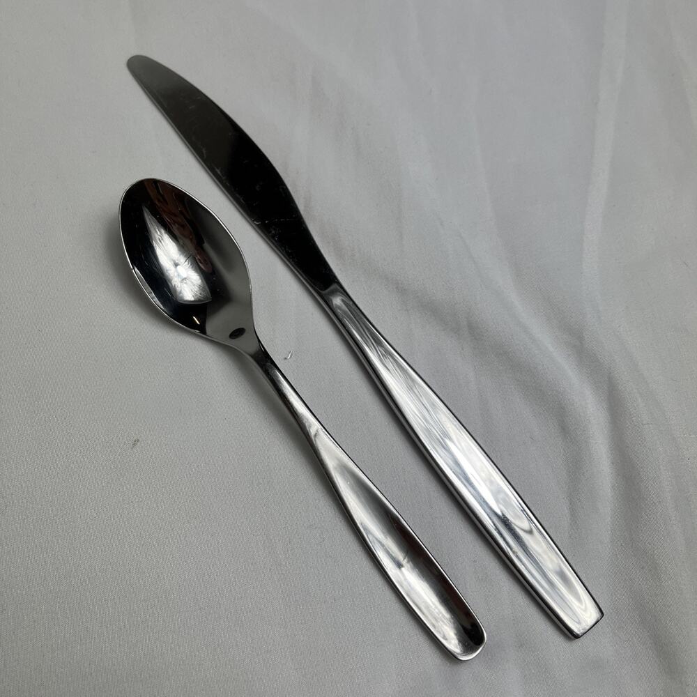 Gibson GS 18/C Silverware Set Of Teaspoon And Dinner Knife